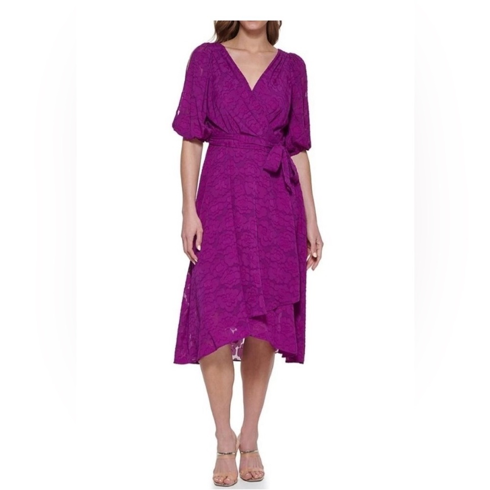 DKNY NWT Chiffon Burnout Faux Wrap Dress
Short Sleeve Surplice V-Neck Size 16